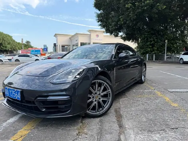 Porsche Panamera 2023, 70 000 км