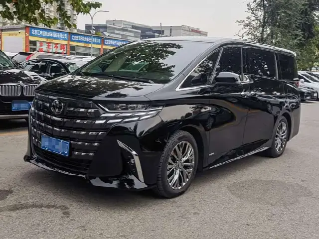 Toyota Alphard 2025, 8 000 км