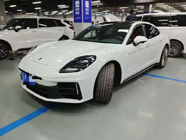 Porsche Panamera 2024, 6 000 км