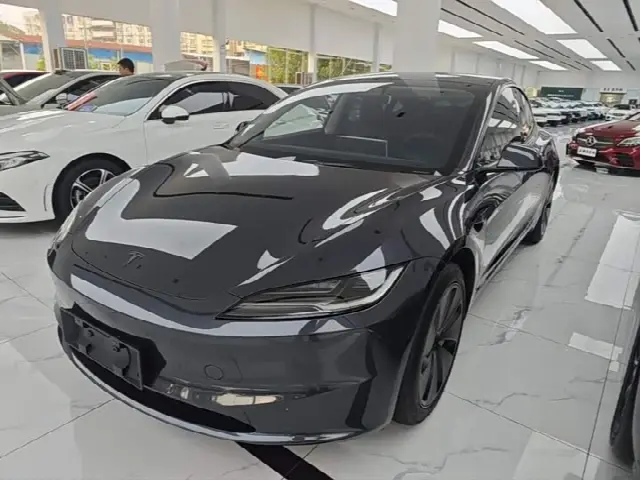 Tesla Model 3 2023, 28 100 км