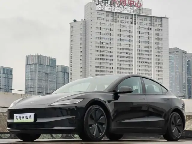 Tesla Model 3 2023, 20 000 км