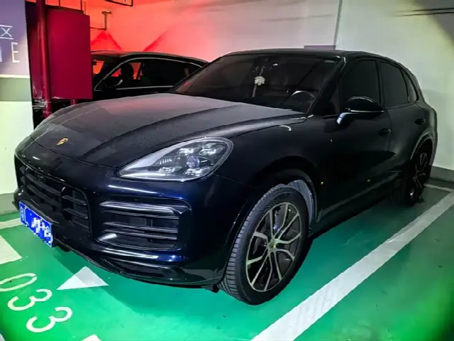 Porsche Cayenne 2023, 30 000 км