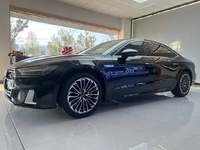 Audi A7L 2024, 30 000 км