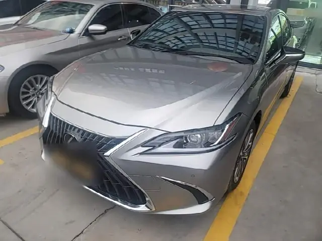 Lexus ES 2022, 32 000 км