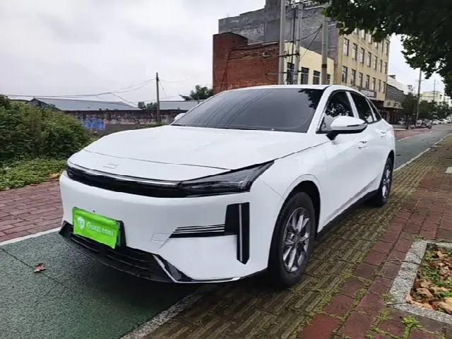 Geely Galaxy L6 2025, 7 700 км