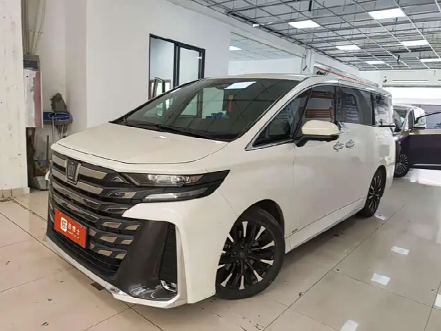 Toyota Vellfire 2024, 59 000 км