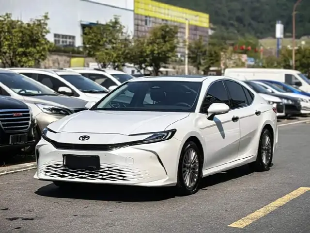 Toyota Camry 2024, 15 000 км