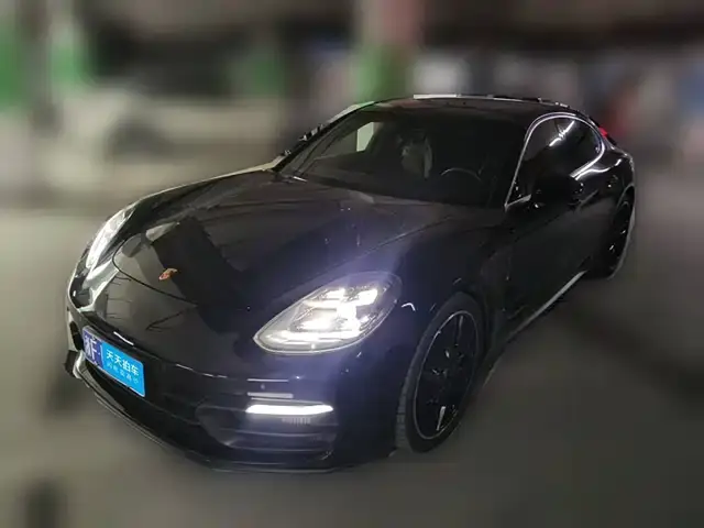 Porsche Panamera 2023, 31 320 км