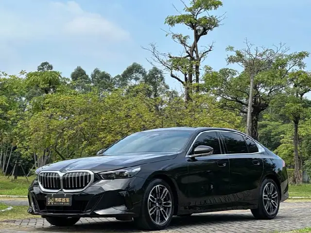 BMW 5 Series 2026, 7 000 км