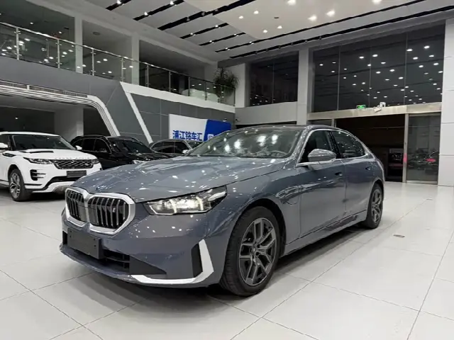 BMW i5 2024, 33 000 км