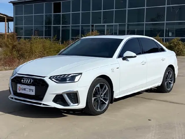Audi A4L 2023, 14 000 км