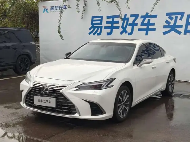 Lexus ES 2025, 30 000 км