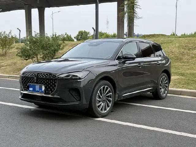 Lincoln Corsair 2023, 17 000 км