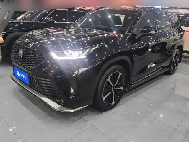 Toyota Crown Kluger 2023, 10 600 км