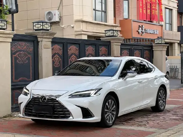 Lexus ES 2024, 24 000 км