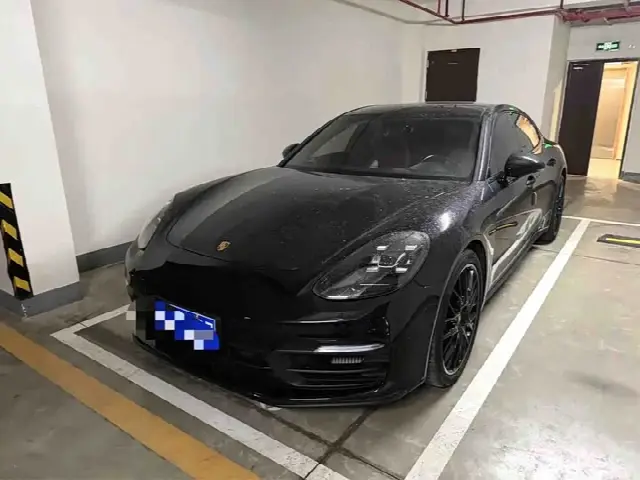Porsche Panamera 2023, 38 000 км