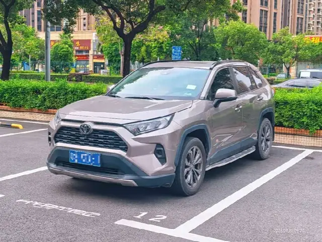 Toyota RAV4 2023, 43 000 км