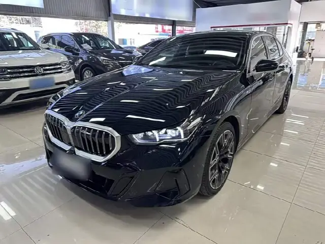 BMW 5 Series 2025, 7 000 км
