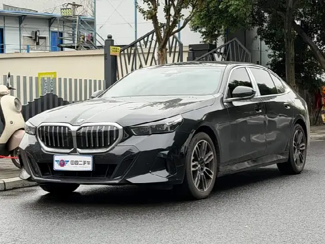 BMW 5 Series 2026, 19 000 км