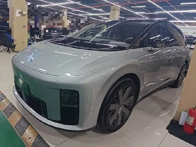 LiXiang i8 2025, 11 600 км