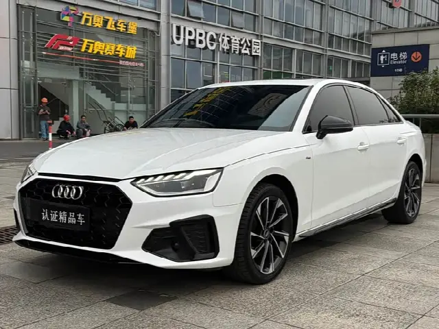 Audi A4L 2023, 46 000 км