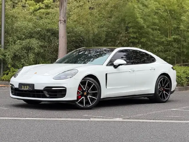 Porsche Panamera 2022, 55 000 км