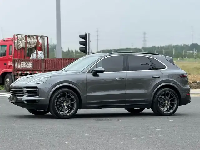 Porsche Cayenne 2022, 67 000 км