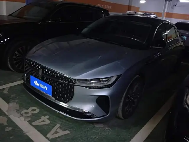 Lincoln Z (Zephyr) 2022, 43 700 км