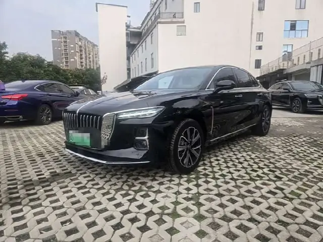 Hongqi H5 Hybrid 2025, 12 000 км