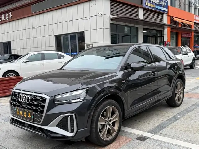Audi Q2L 2022, 17 000 км