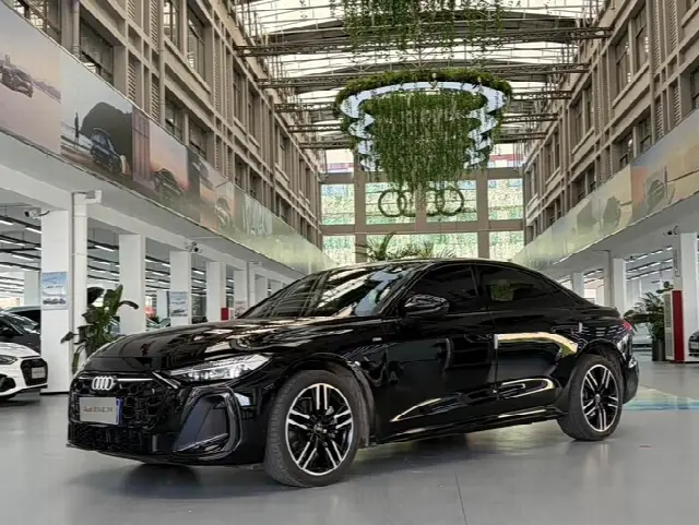 Audi A5L 2026, 9 800 км