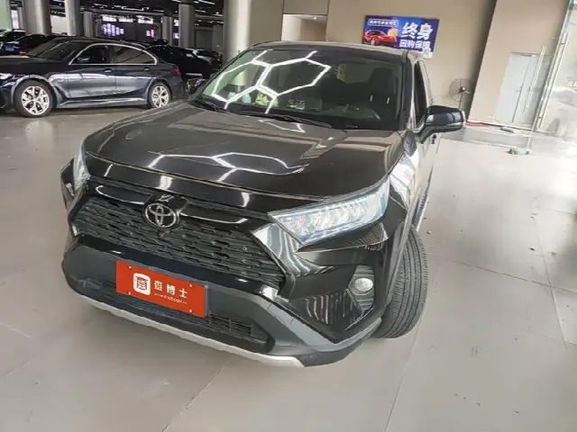 Toyota RAV4 2022, 22 000 км