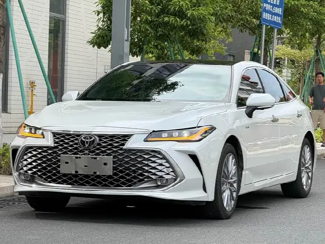Toyota Avalon 2024, 17 000 км