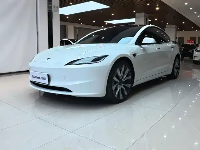 Tesla Model 3 2026, 4 000 км