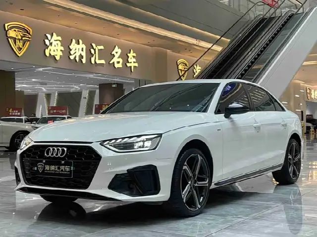 Audi A4L 2025, 12 000 км