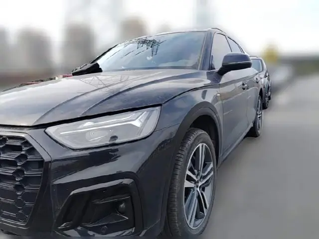 Audi Q5L 2023, 52 900 км