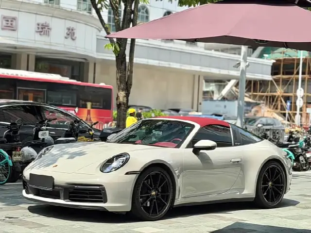 Porsche 911 2023, 9 500 км