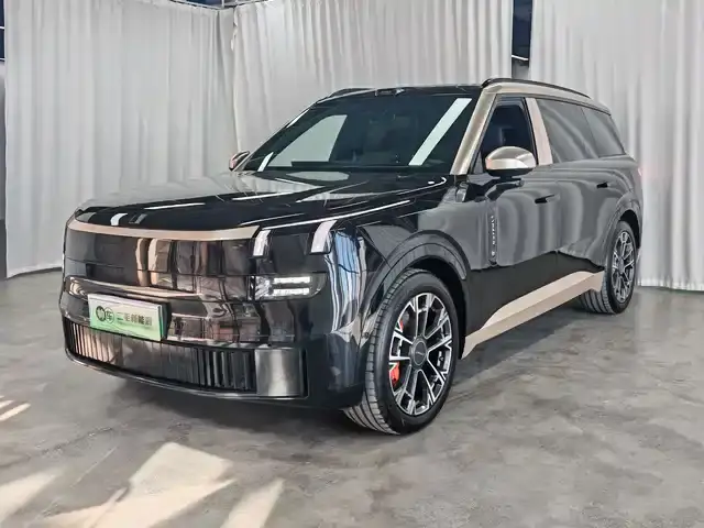 Lynk & Co 900 2025, 32 000 км