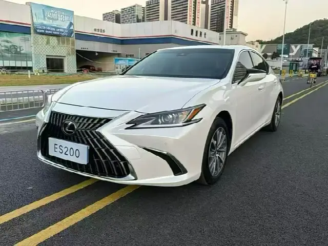Lexus ES 2023, 26 000 км