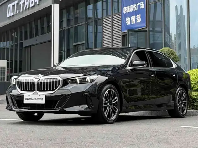 BMW 5 Series 2026, 3 000 км