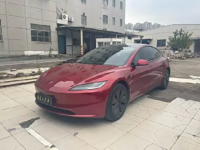 Tesla Model 3 2025, 30 000 км