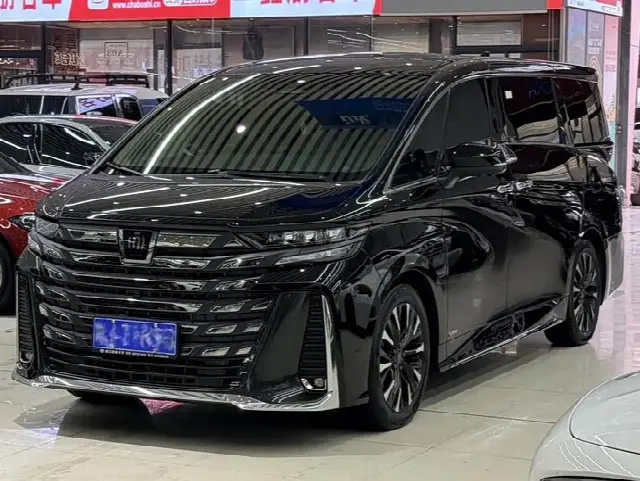 Toyota Vellfire 2024, 49 000 км