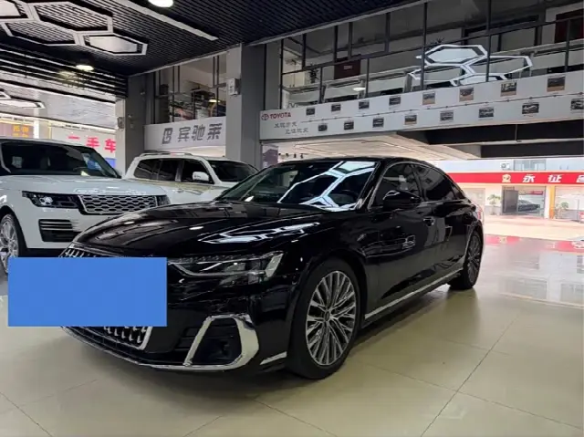 Audi A8 2023, 32 000 км