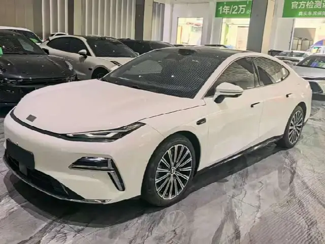 Geely Galaxy Starshine 8 EM-i 2025, 14 000 км
