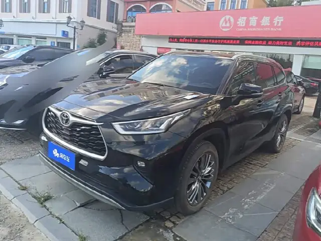 Toyota Highlander 2022, 13 800 км