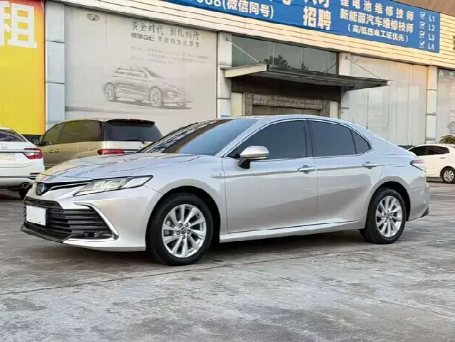 Toyota Camry 2022, 60 000 км