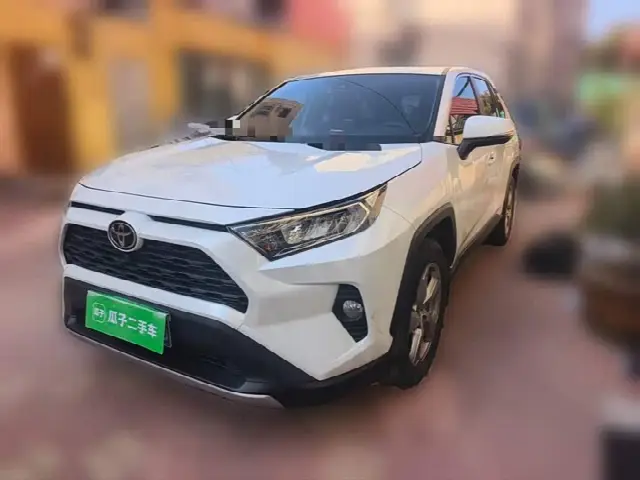 Toyota RAV4 2021, 44 900 км