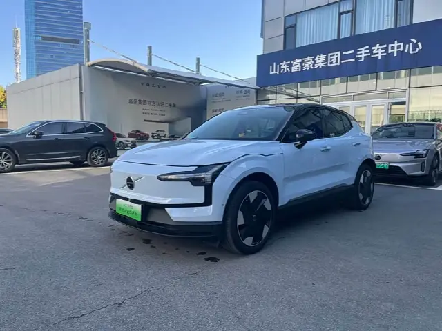 Volvo EX30 2025, 33 000 км