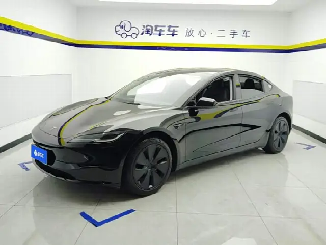 Tesla Model 3 2025, 18 000 км