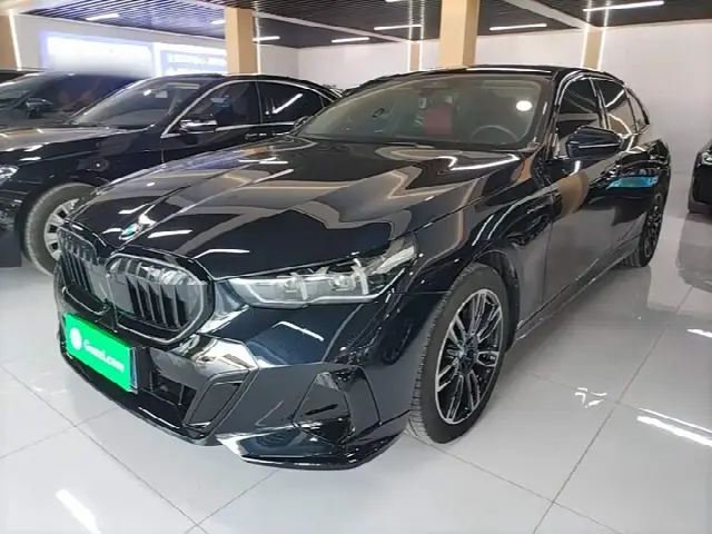 BMW 5 Series 2026, 11 900 км